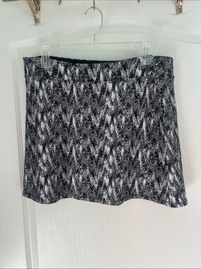 Tranquility by Colorado Clothing Black and White skort large